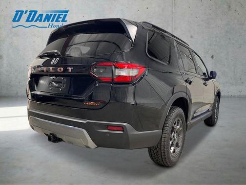 Crystal Black Pearl 2026 Honda Pilot TrailSport