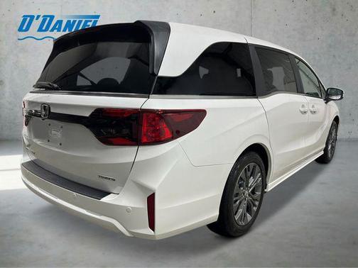 Platinum White Pearl 2026 Honda Odyssey Touring