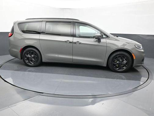 2021 Chrysler Pacifica Hybrid Touring L