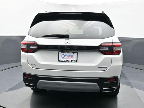 2023 Honda Pilot Touring 8-Passenger