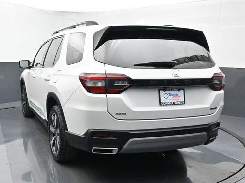 2023 Honda Pilot Touring 8-Passenger