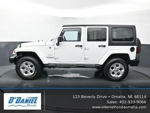 Bright White Clearcoat 2013 Jeep Wrangler Unlimited Sahara