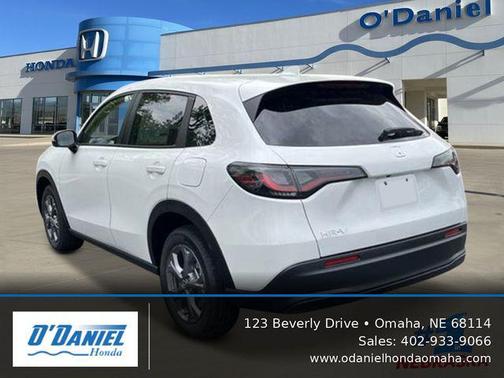 Platinum White Pearl 2026 Honda HR-V LX