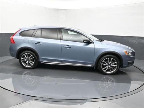2018 Volvo V60 Cross Country T5