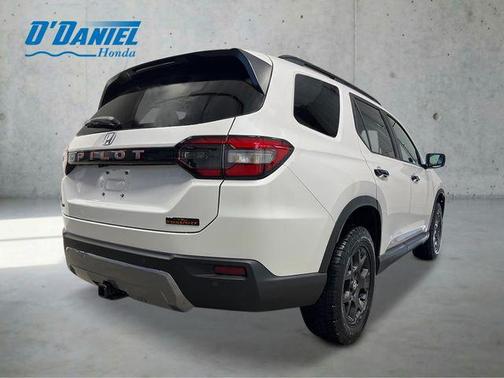 Platinum White Pearl 2026 Honda Pilot TrailSport
