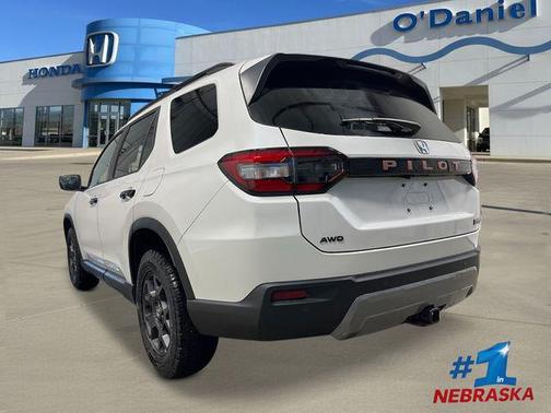 Platinum White Pearl 2026 Honda Pilot TrailSport