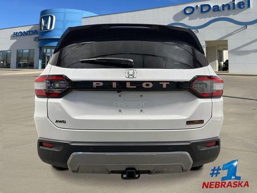 Platinum White Pearl 2026 Honda Pilot TrailSport