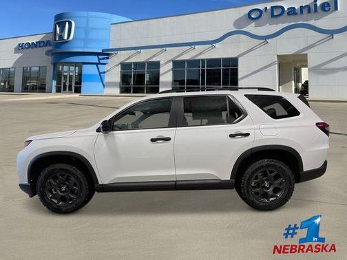 Platinum White Pearl 2026 Honda Pilot TrailSport