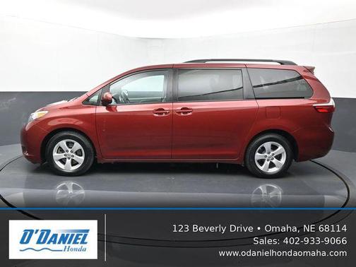 Salsa Red Pearl 2017 Toyota Sienna LE