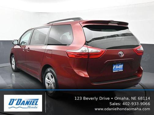 Salsa Red Pearl 2017 Toyota Sienna LE