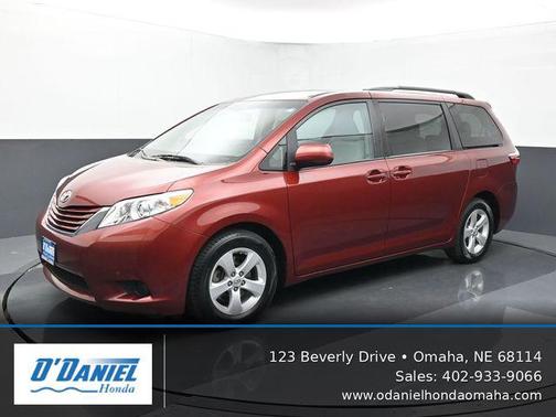 Salsa Red Pearl 2017 Toyota Sienna LE
