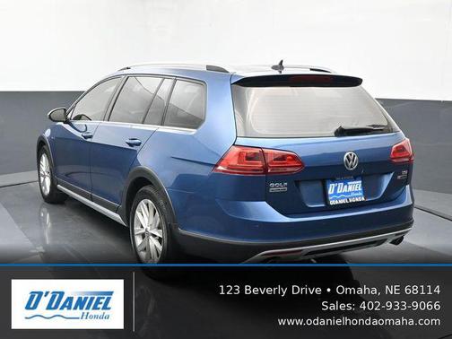 Blue Metallic 2017 Volkswagen Golf Alltrack TSI SE