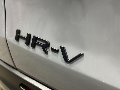 Crystal Black Pearl 2027 Honda HR-V Sport