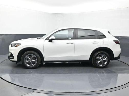 Platinum White Pearl 2026 Honda HR-V LX
