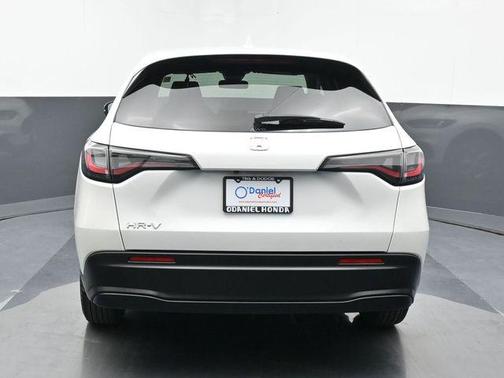Platinum White Pearl 2026 Honda HR-V LX