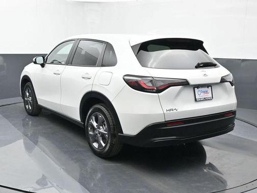 Platinum White Pearl 2026 Honda HR-V LX