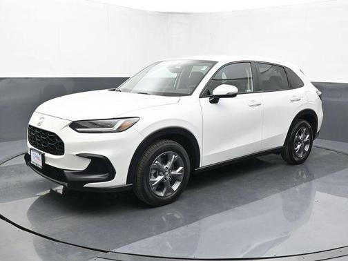 Platinum White Pearl 2026 Honda HR-V LX