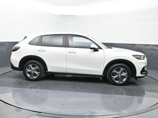 Platinum White Pearl 2026 Honda HR-V LX