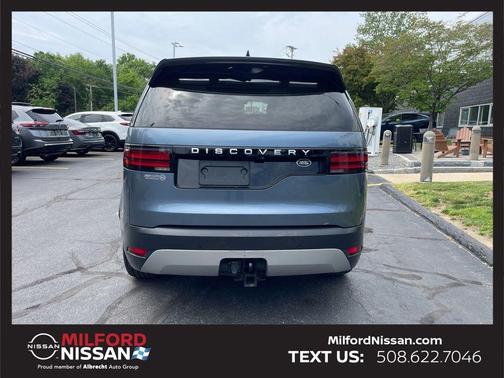 Byron Blue 2023 Land Rover Discovery P300 S