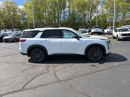 Everest White P 2026 Nissan Pathfinder SL