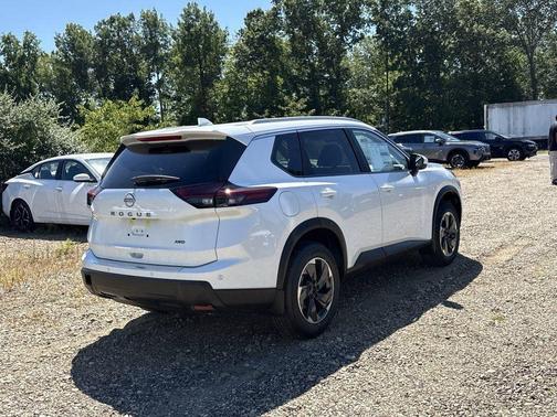 Everest White P 2026 Nissan Rogue SV