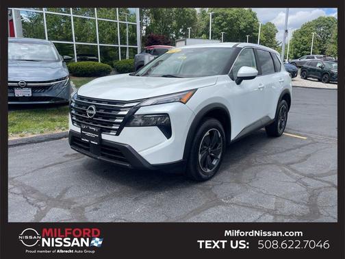 Pearl 2024 Nissan Rogue SV