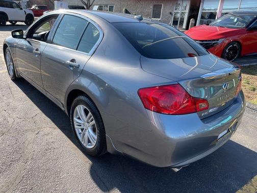 2015 INFINITI Q40 Base