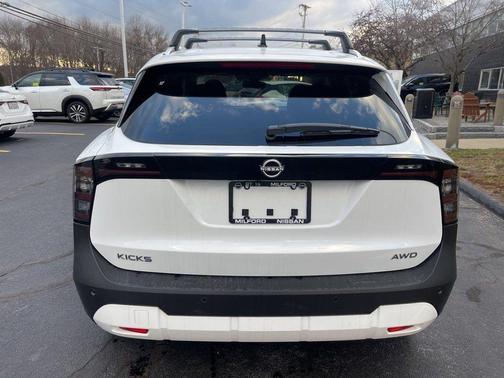 2026 Nissan Kicks SV