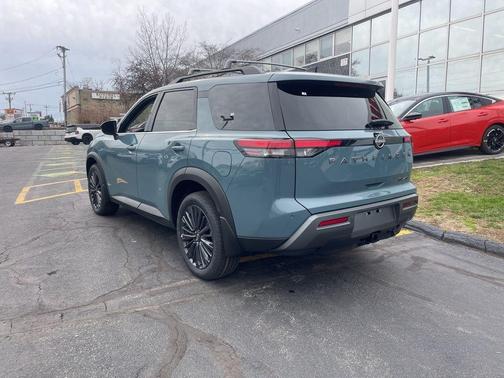 2026 Nissan Pathfinder SL