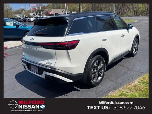 Majestic White 2023 INFINITI QX60 Luxe