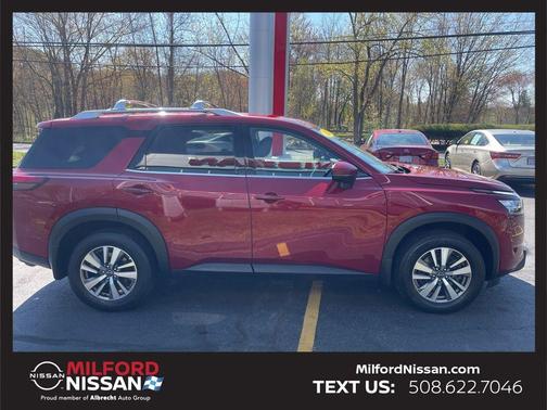 Scarlet Ember 2023 Nissan Pathfinder SL