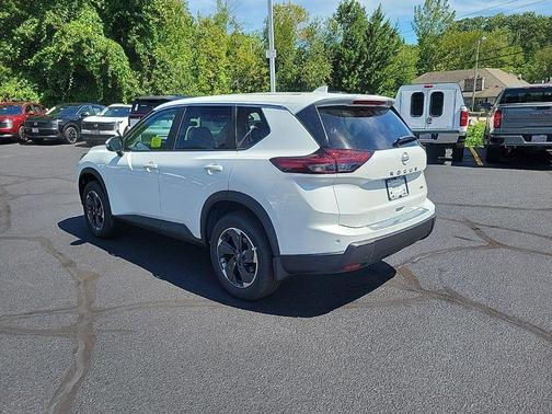 Everest White P 2026 Nissan Rogue SV