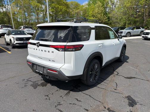 Everest White P 2026 Nissan Pathfinder SL