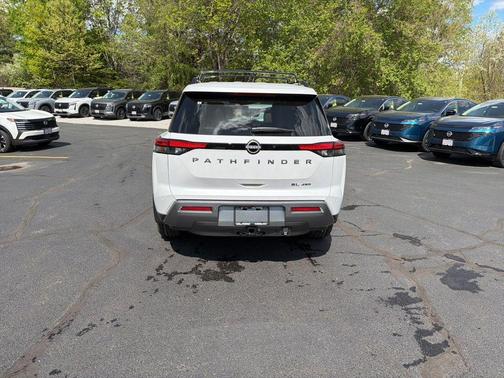 Everest White P 2026 Nissan Pathfinder SL