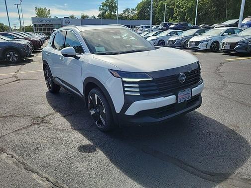 2025 Nissan Kicks SR