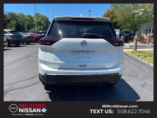 Everest White P 2025 Nissan Rogue SV
