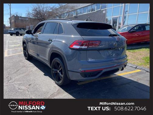 2023 Volkswagen Atlas Cross Sport 2.0T SEL R-Line Black