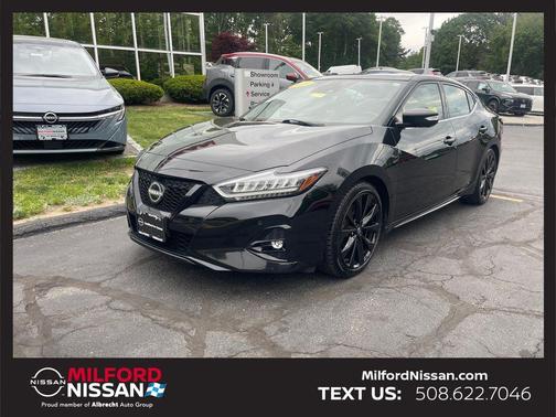 Black 2023 Nissan Maxima SR
