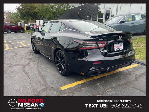 Black 2023 Nissan Maxima SR