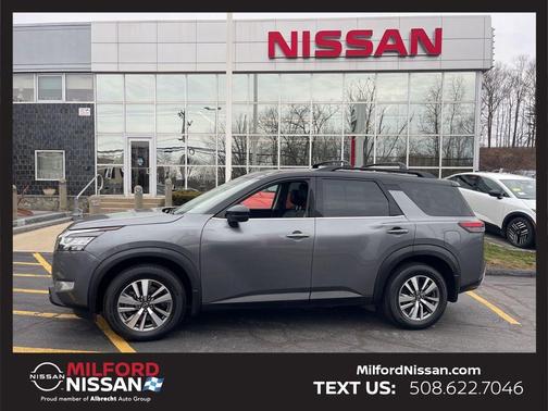2 Tone Gun / Black Roof 2023 Nissan Pathfinder SL