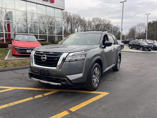 2023 Nissan Pathfinder SL