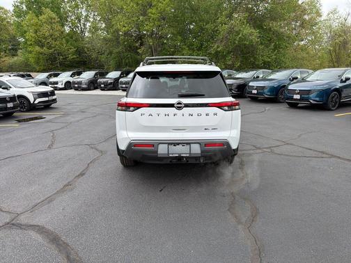 Everest White P 2026 Nissan Pathfinder SL