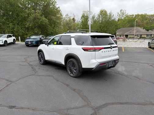 Everest White P 2026 Nissan Pathfinder SL