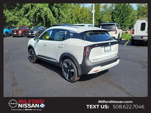 Aspen White Tri 2025 Nissan Kicks SR