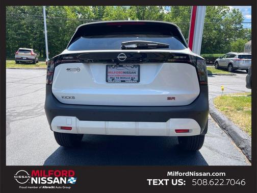 Aspen White Tri 2025 Nissan Kicks SR