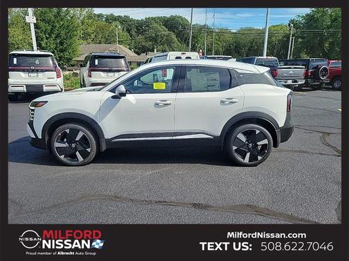 Aspen White Tri 2025 Nissan Kicks SR