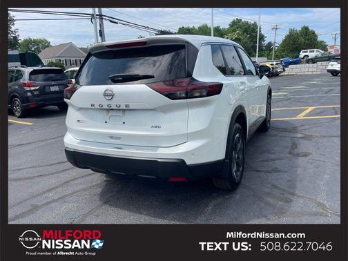 Everest White P 2025 Nissan Rogue SV