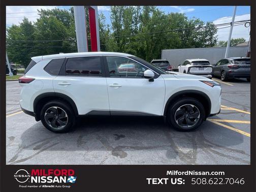 Everest White P 2025 Nissan Rogue SV