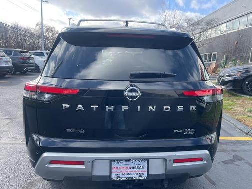 2022 Nissan Pathfinder Platinum