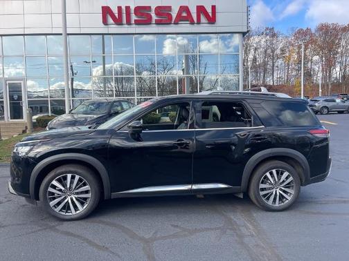 2022 Nissan Pathfinder Platinum